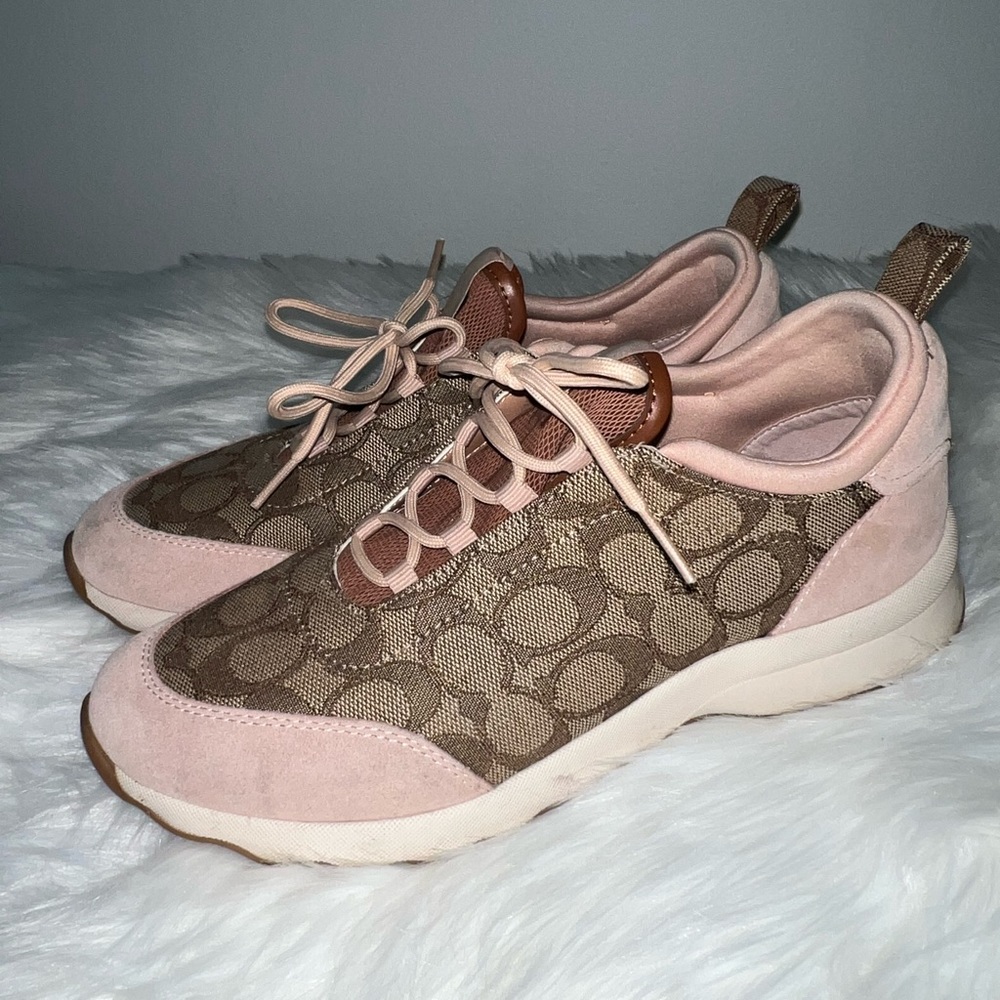 Coach 147 Runner